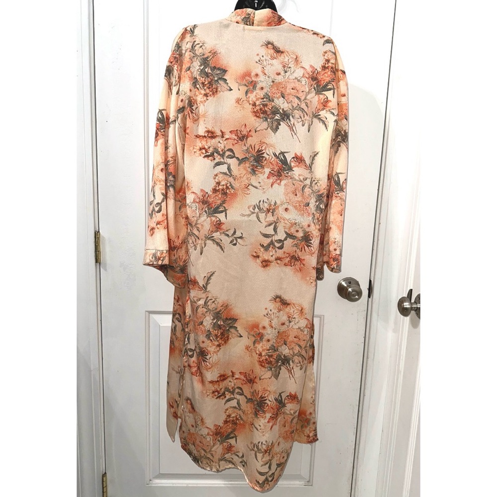 Gimmicks Satin Duster Kimono - Picture 5 of 8